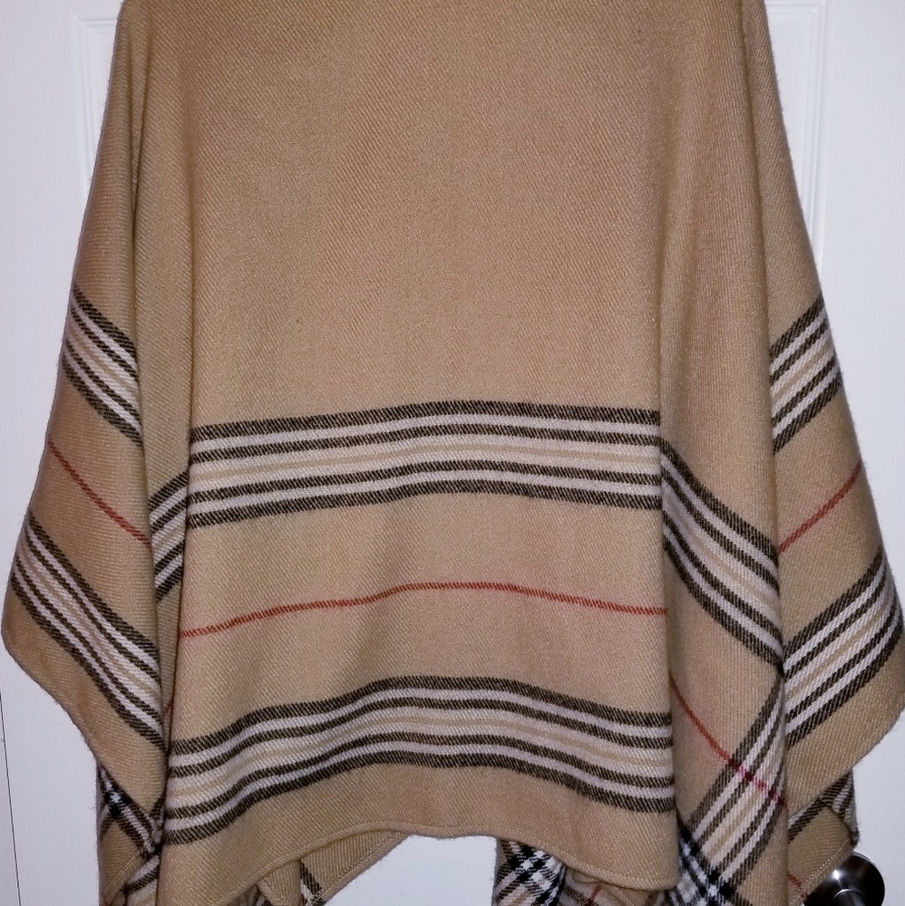 Poncho/Cape - Picture 2 of 4